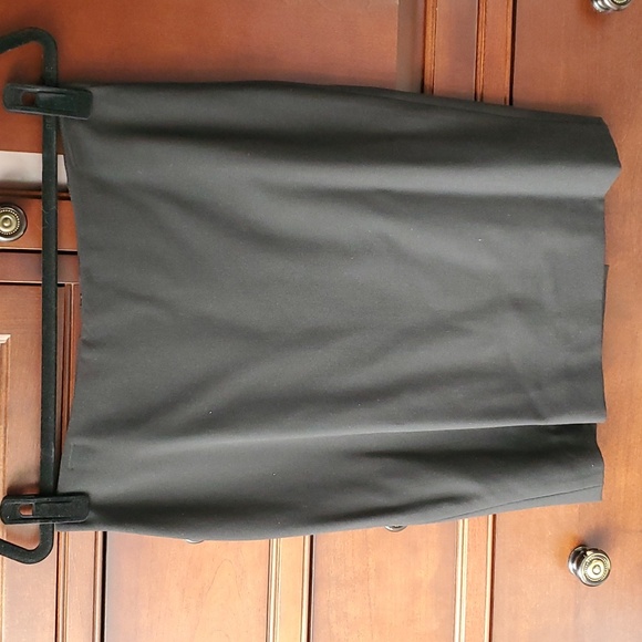 La Femme - Classic black skirt. Size:34 (US 4). Only worn a couple times. - Picture 1 of 4